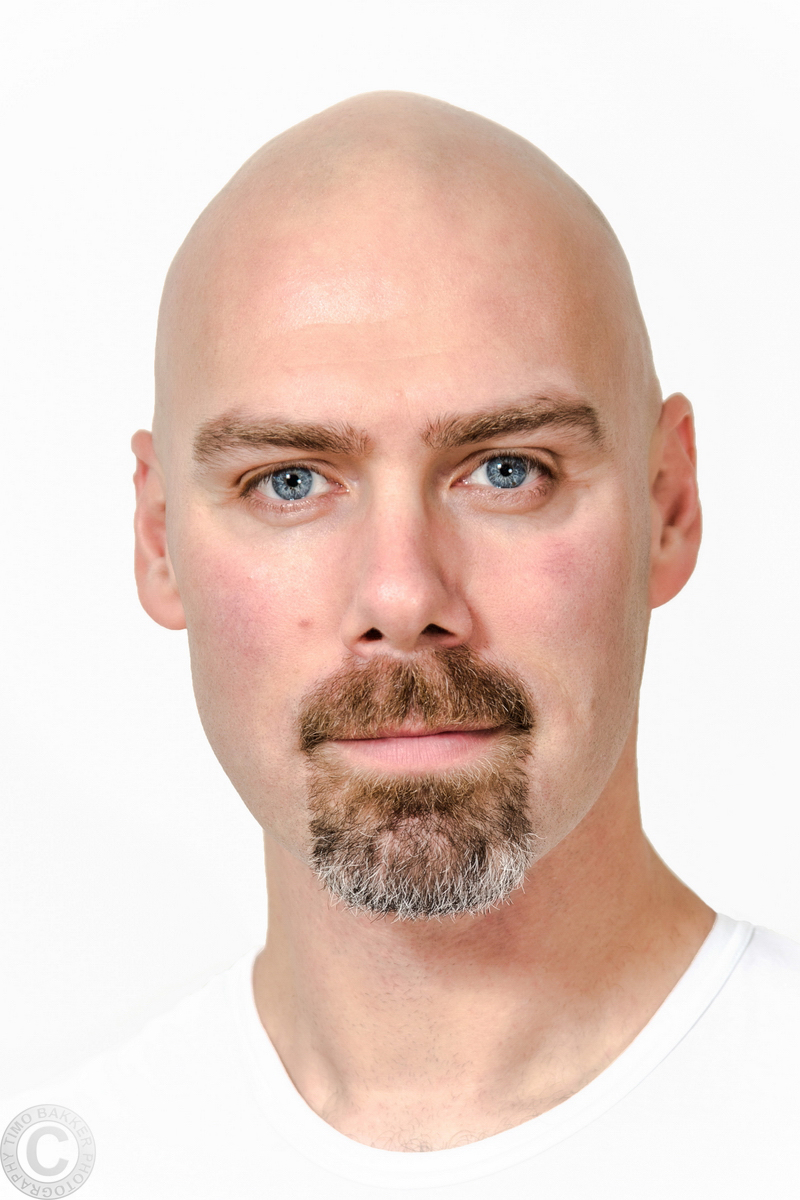 Headshot portrait of Timo Bakker in white shirt