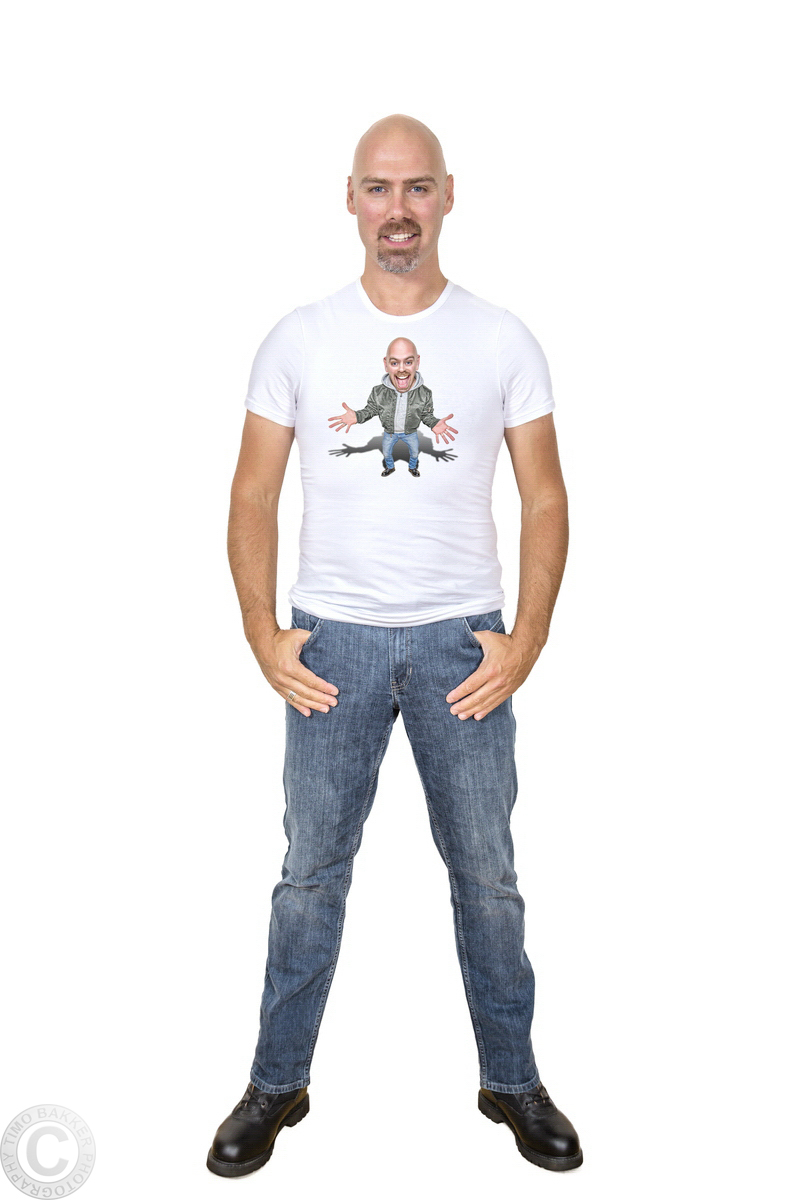 Fullbody portrait of Timo Bakker in white shirt and jeans